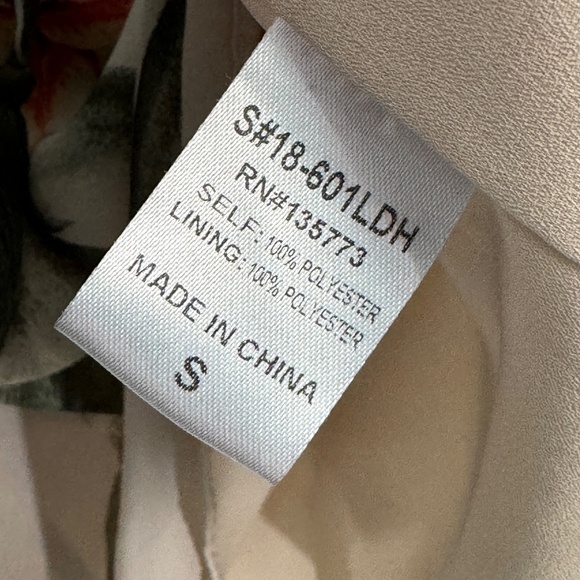 Olivaceous Women’s Size Small Beige Green Tropical Print Off Shoulder Mini Dress - Picture 6 of 8